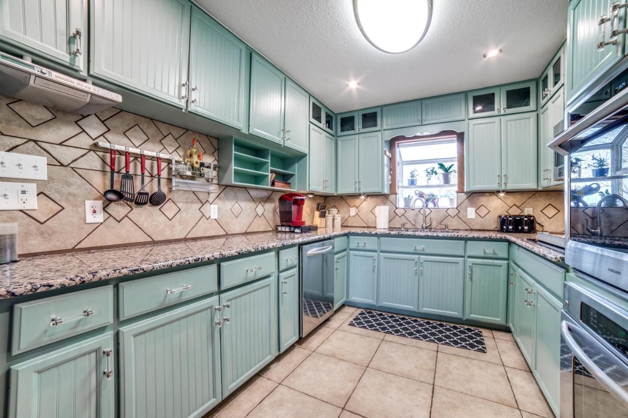 5 Bdrm Home On 2 Acres Mins To Wineries Private Heated Pool And Hot Tub Johnson City Extérieur photo