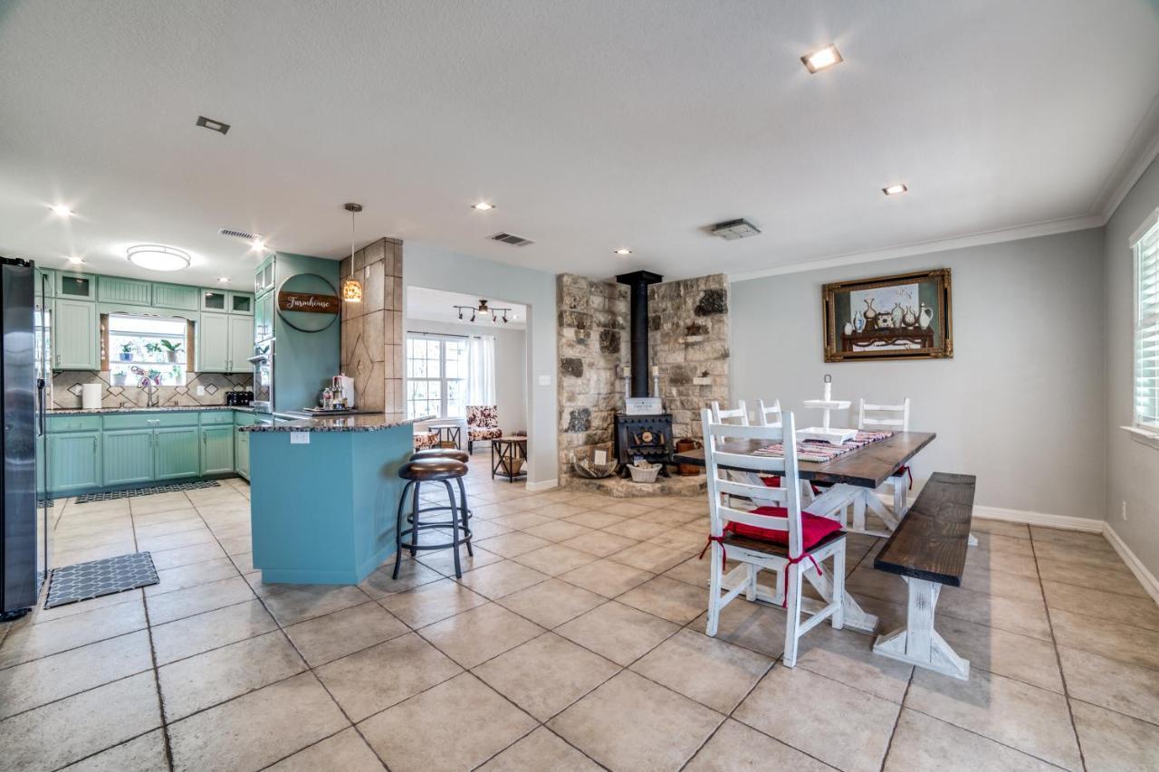 5 Bdrm Home On 2 Acres Mins To Wineries Private Heated Pool And Hot Tub Johnson City Extérieur photo