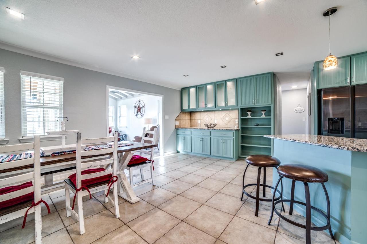 5 Bdrm Home On 2 Acres Mins To Wineries Private Heated Pool And Hot Tub Johnson City Extérieur photo