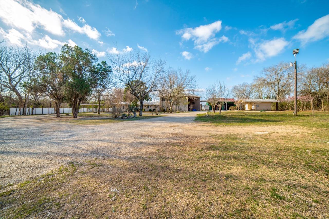 5 Bdrm Home On 2 Acres Mins To Wineries Private Heated Pool And Hot Tub Johnson City Extérieur photo